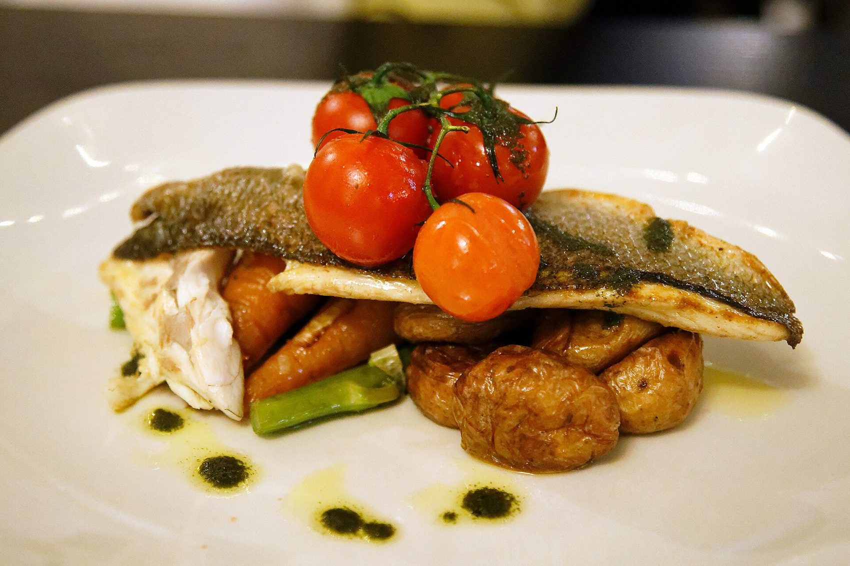 Lubina a la plancha con verduras