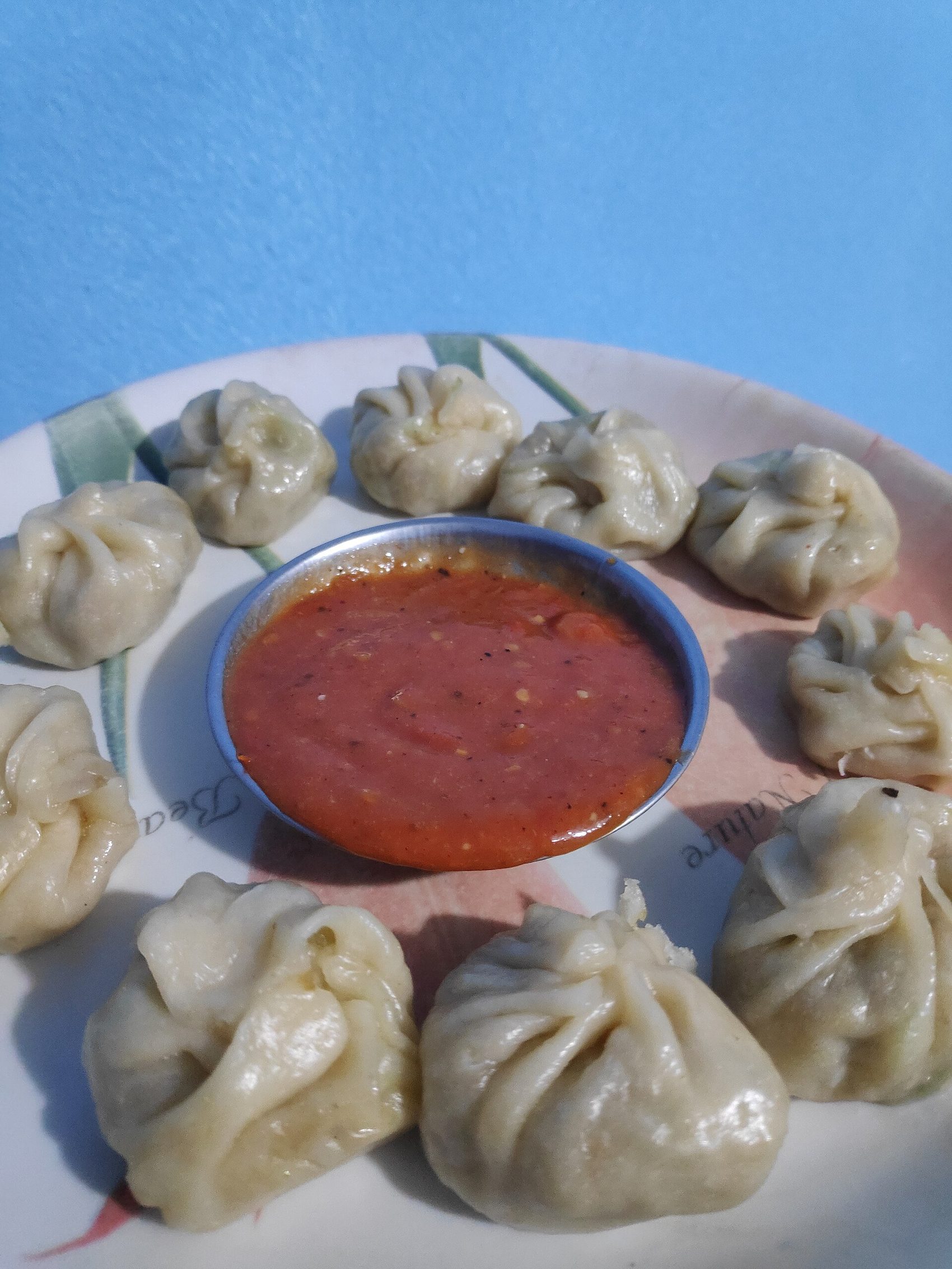 Momo nepalí al vapor con salsa picante